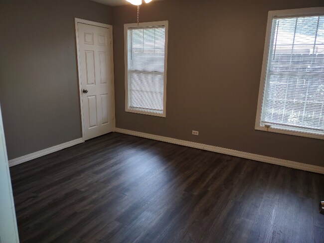 Building Photo - 2000 Filhiol Ave