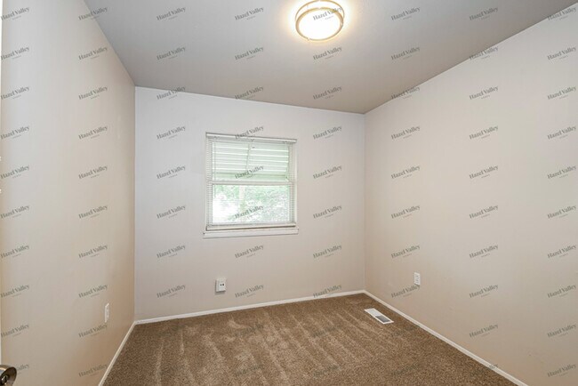 Building Photo - 1590 Bay Meadows Dr