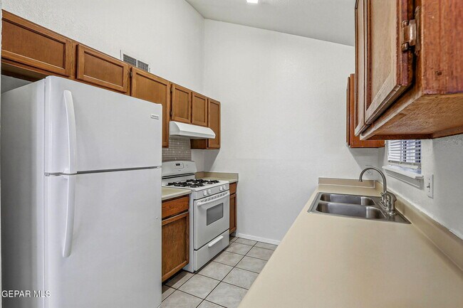 Building Photo - 10902 Yogi Berra Cir
