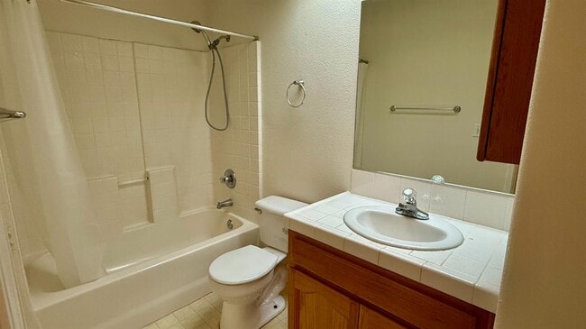 Building Photo - 945 Don Medico Dr