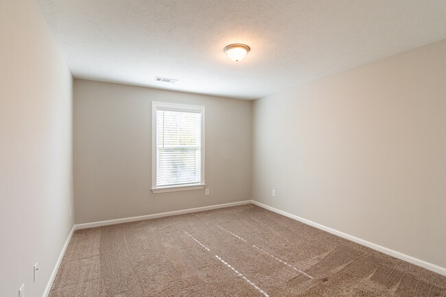 Building Photo - 811 Lillian Pk Dr