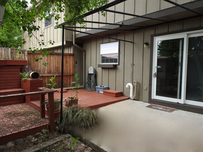 Building Photo - 8752 E Amherst Dr