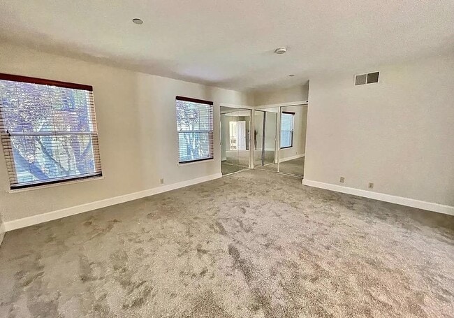 Building Photo - 959 La Mesa Terrace