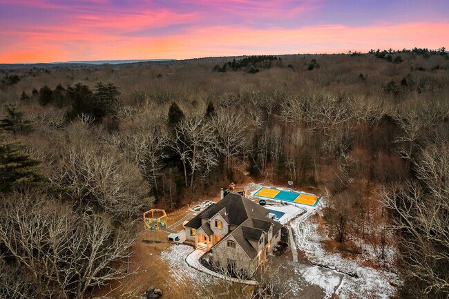 Building Photo - 1551 Wooded Acres Dr