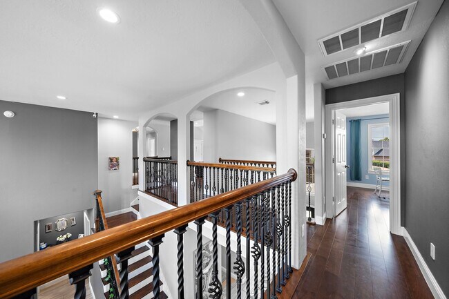 Building Photo - 815 Arlington Ln