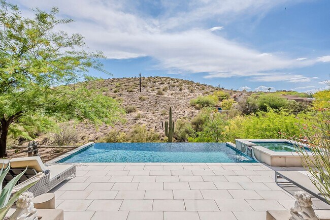 Building Photo - Luxury Home ready for January Move-in