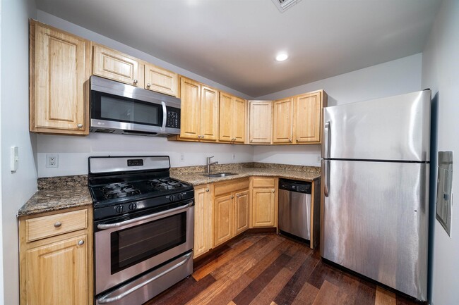 Building Photo - 413-415 9th St