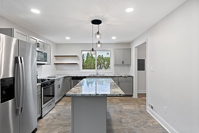 Building Photo - 409 Maiden Ln