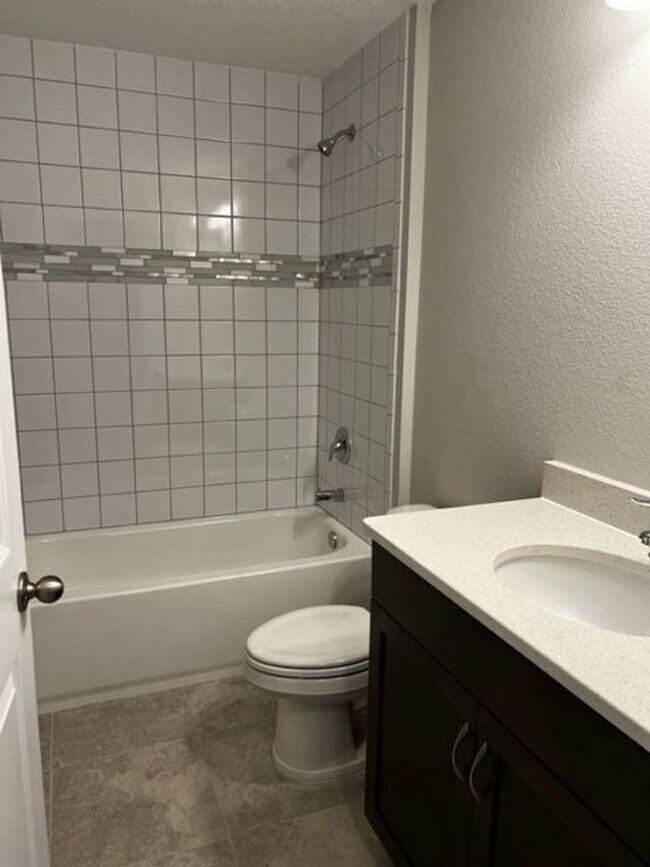 Building Photo - 36 Ryapple Ln