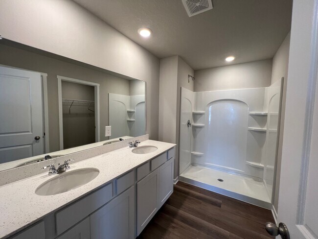 Building Photo - 1090 Bel Aire Ct