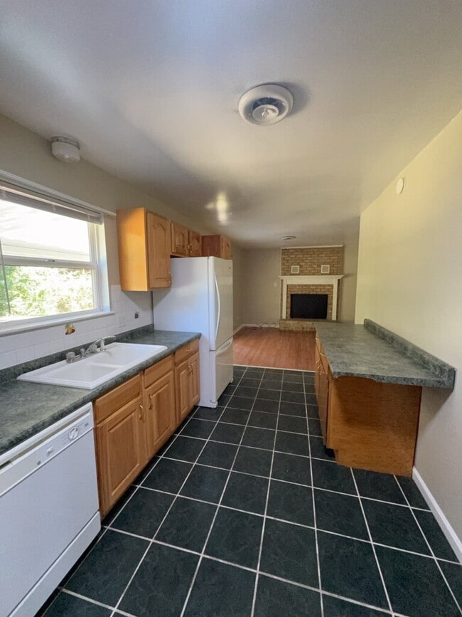 Building Photo - 415 Sterling Rd