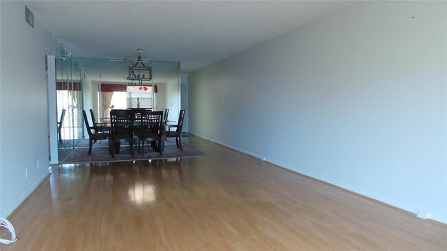 Building Photo - 2001 Granada Dr