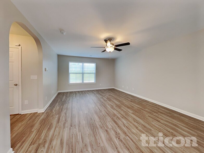 Building Photo - 2901 Quail Oak Dr