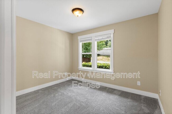 Building Photo - 26616 NE Valley St