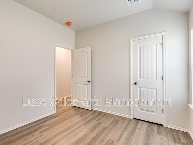 Building Photo - 10541 Lawson Pl Rd