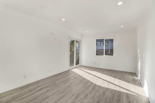 Building Photo - Stunning South of the Blvd Sherman Oaks Co...