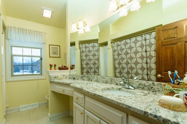 Building Photo - 5432 W Burning Bush Ln