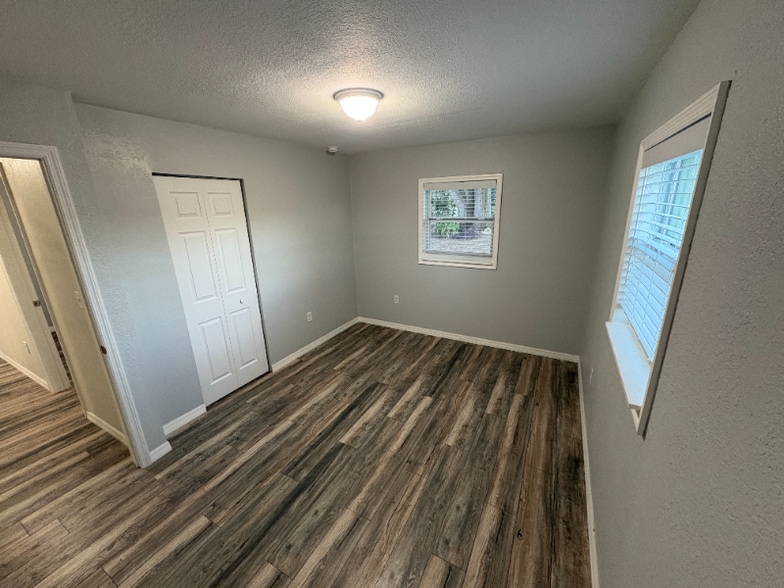 Building Photo - 680 N Court St