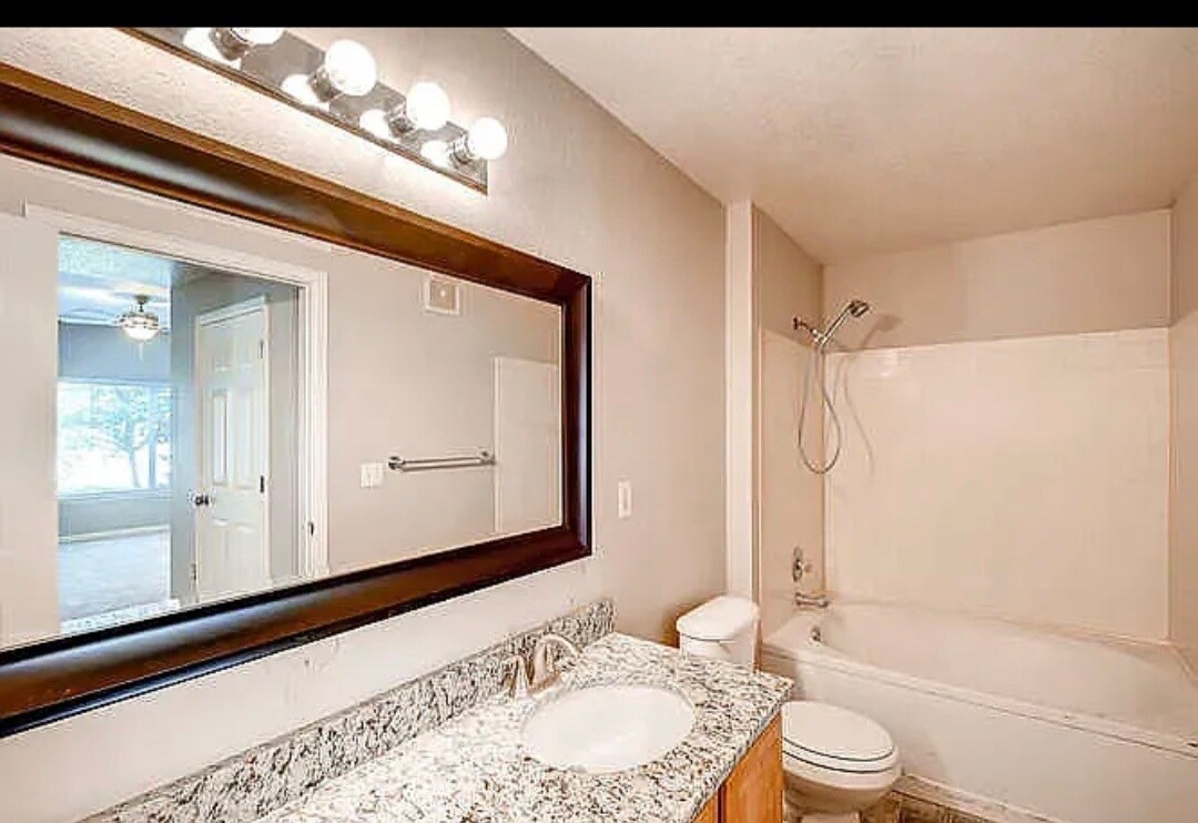 Building Photo - 4875 S Balsam Way