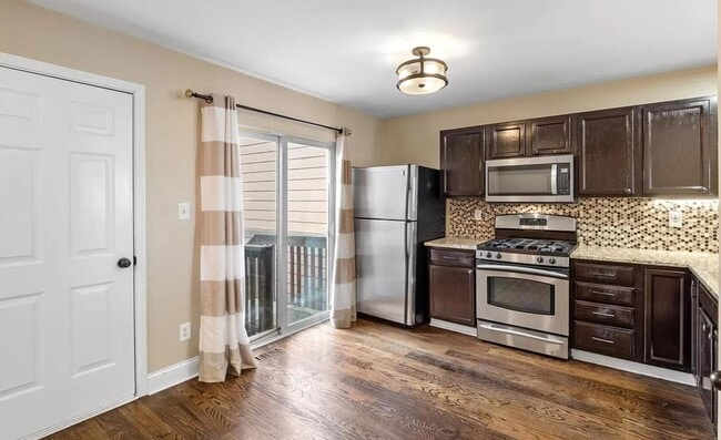 Building Photo - Lovely 2 Bedroom / 2 Bath for Rent