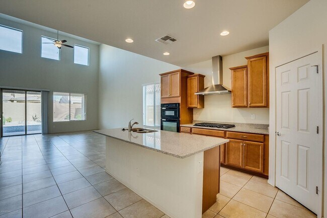 Building Photo - Charming 4-bed, 3.5 bath home with full SOLAR at Trailside community on Happy Valley in North Peoria