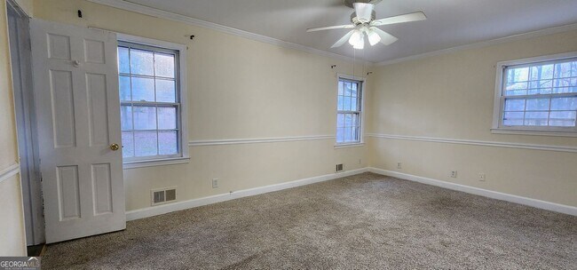 Building Photo - 2349 Valley Way