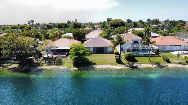 Building Photo - 575 SE 29th Dr