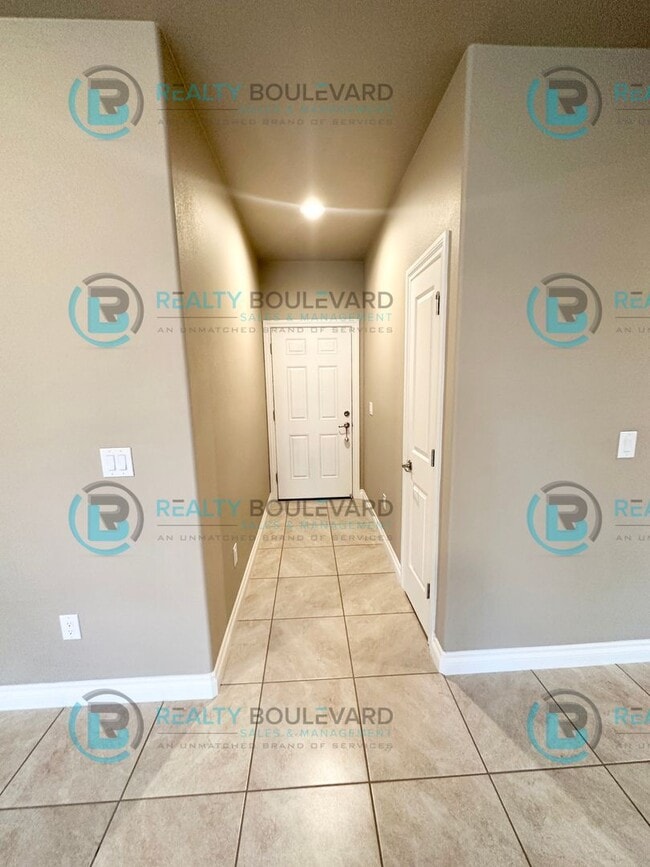 Building Photo - Beautiful 3 Bedroom located in Cold Springs!