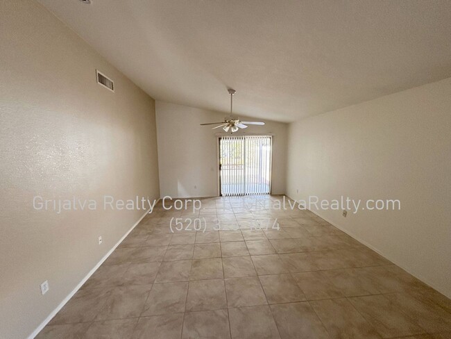 Building Photo - Large 3 Bedroom House for Rent on Eastside...