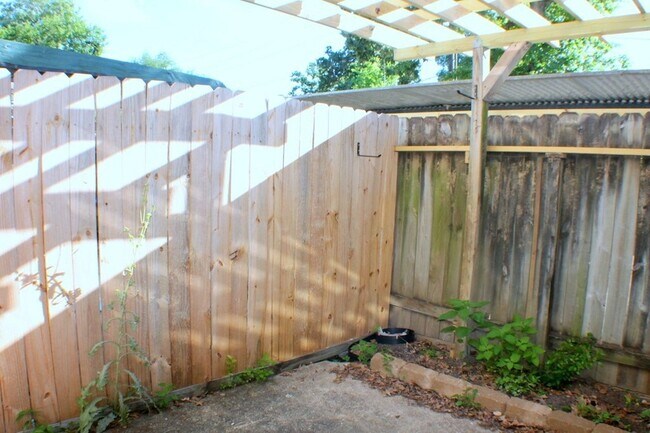 Building Photo - 5100 Allendale Rd