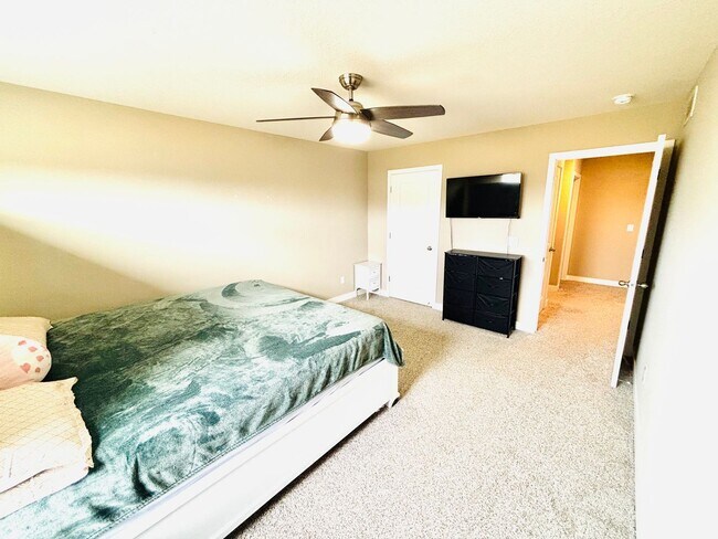 Building Photo - Amazing updated 4 bed house in Lakeville!