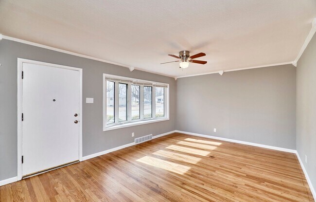 Building Photo - 255 Florisota Dr