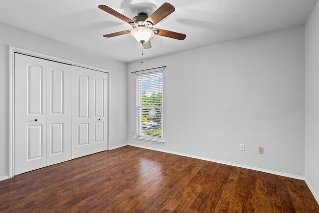 Building Photo - 1524 Briarcrest Dr