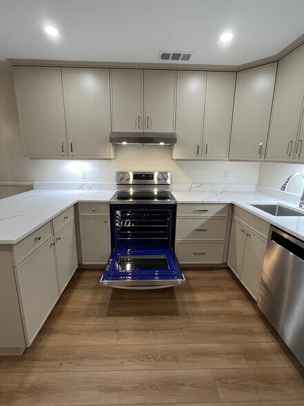 Building Photo - 10702 Kings Riding Way