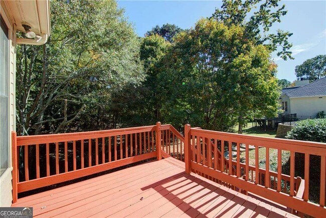 Building Photo - 2020 Ridge Gate Dr