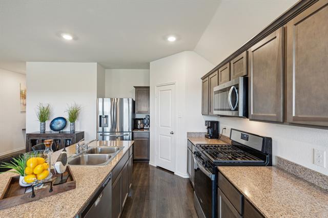 Building Photo - 909 Emerald Gate Dr