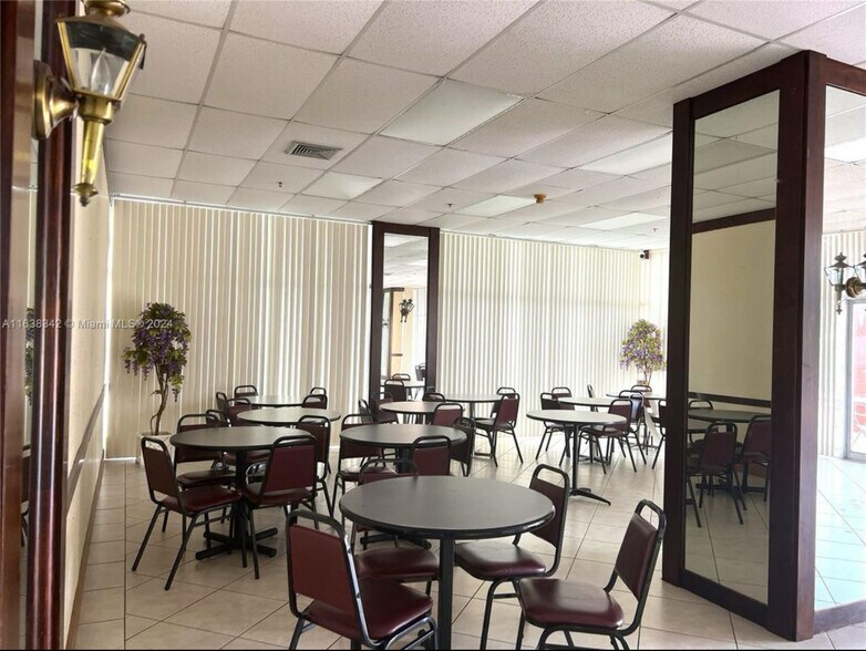 Building Photo - 4675 W 18th Ct