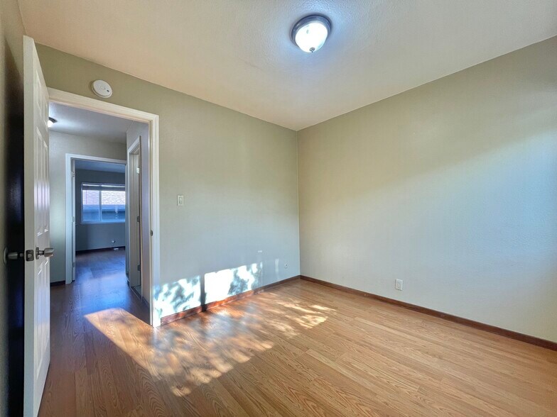 Building Photo - 2217 9th St