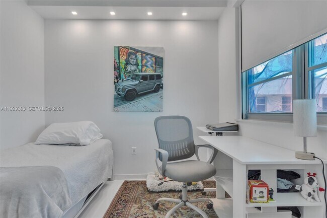 Building Photo - 5701 Collins Ave