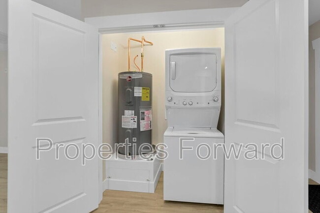 Building Photo - 1734 Eastfield Dr N