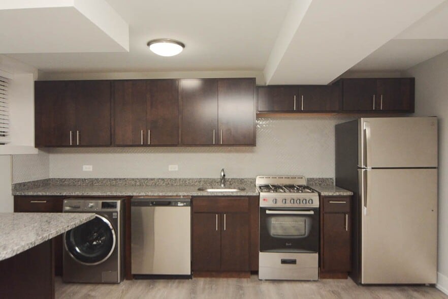Building Photo - 459 W Belden Ave