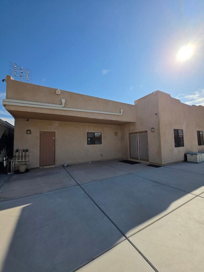 Building Photo - 14324 E 50th Dr