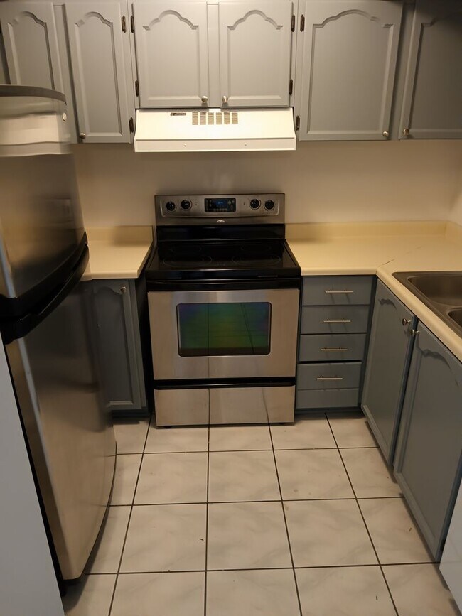 Building Photo - 1904 Honour Rd