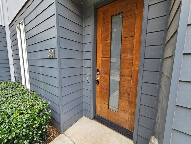 Building Photo - Minutes from Downtown, Uptown, Henderson, ...