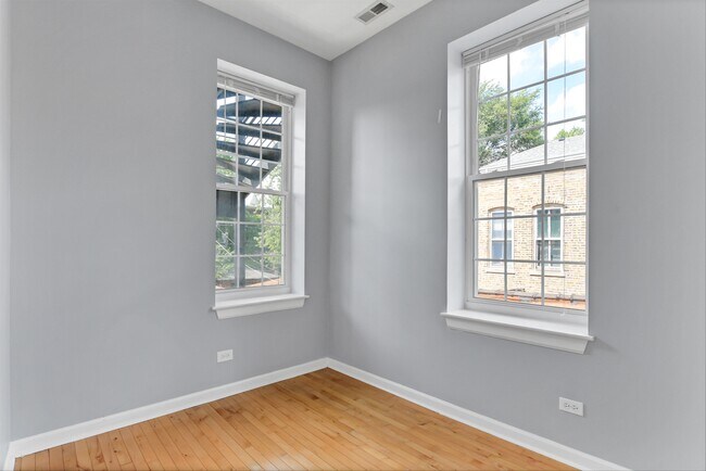 Building Photo - 1332 N Campbell Ave