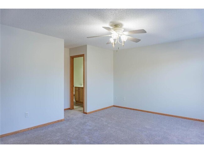 Building Photo - 112X Crystal Pl W