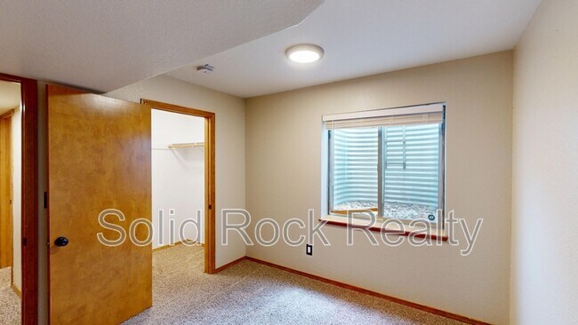 Building Photo - 4770 Beechvale Dr