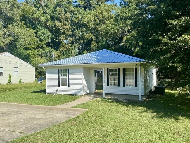 Primary Photo - Charming 3BR/2BA home in Dothan, AL - Appl...