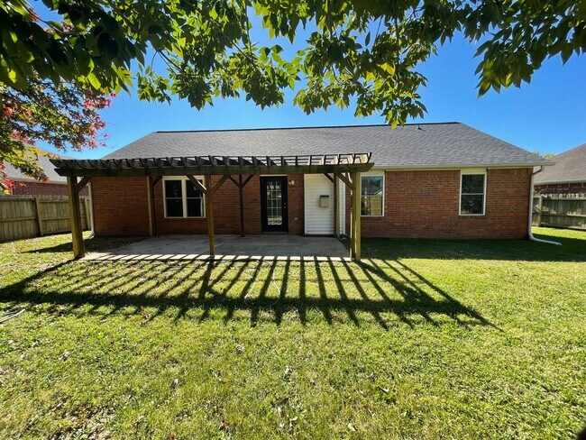 Building Photo - 3 Bedroom/2 Bathroom In Bentonville!!!