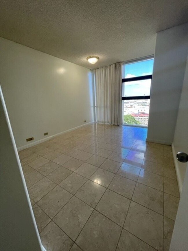 Building Photo - 1212 Nuuanu Ave